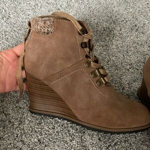 New Nautica heeled boots